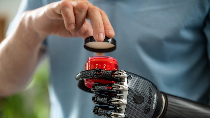 i-Digits biyonik parmak protezi ile klavye kullanımı